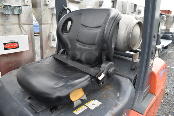 Toyota 8FGU30 Metal Commercial Propane Gas Powered Fork Lift w/ Fork Positioner and Key. 8,771.7 Hours. 5,500 Pound Weight Capacity. Weight 9,915 Pounds. Tires FR: 28x9-15 Solid. Tires RR 6.50x10 Solid. Tilt Hydraulic No Longer Attached. All Other Hydraulics are Functioning. Mast Tilt Requires Repairs. Propane Tank Is Not Included But You Can Use It To Drive The Forklift Onto Your Flatbed For Pick Up. Runs and Drives! - Image 5 of 12