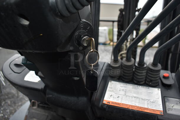 Toyota 8FGU30 Metal Commercial Propane Gas Powered Fork Lift w/ Fork Positioner and Key. 8,771.7 Hours. 5,500 Pound Weight Capacity. Weight 9,915 Pounds. Tires FR: 28x9-15 Solid. Tires RR 6.50x10 Solid. Tilt Hydraulic No Longer Attached. All Other Hydraulics are Functioning. Mast Tilt Requires Repairs. Propane Tank Is Not Included But You Can Use It To Drive The Forklift Onto Your Flatbed For Pick Up. Runs and Drives! - Image 9 of 12