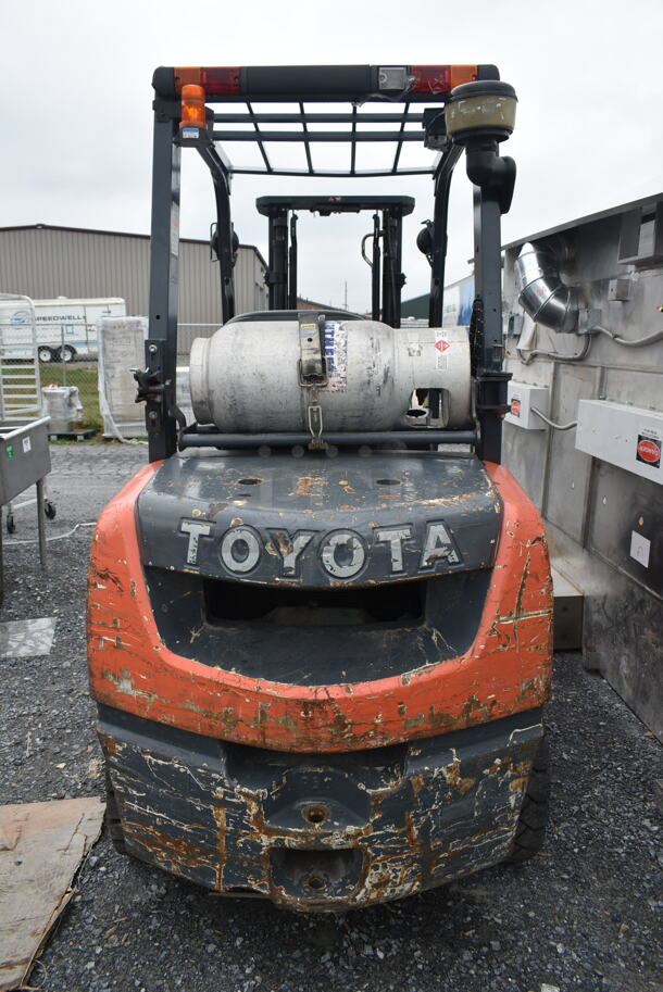 Toyota 8FGU30 Metal Commercial Propane Gas Powered Fork Lift w/ Fork Positioner and Key. 8,771.7 Hours. 5,500 Pound Weight Capacity. Weight 9,915 Pounds. Tires FR: 28x9-15 Solid. Tires RR 6.50x10 Solid. Tilt Hydraulic No Longer Attached. All Other Hydraulics are Functioning. Mast Tilt Requires Repairs. Propane Tank Is Not Included But You Can Use It To Drive The Forklift Onto Your Flatbed For Pick Up. Runs and Drives! - Image 11 of 12