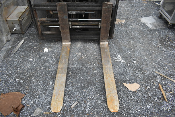 Toyota 8FGU30 Metal Commercial Propane Gas Powered Fork Lift w/ Fork Positioner and Key. 8,771.7 Hours. 5,500 Pound Weight Capacity. Weight 9,915 Pounds. Tires FR: 28x9-15 Solid. Tires RR 6.50x10 Solid. Tilt Hydraulic No Longer Attached. All Other Hydraulics are Functioning. Mast Tilt Requires Repairs. Propane Tank Is Not Included But You Can Use It To Drive The Forklift Onto Your Flatbed For Pick Up. Runs and Drives! - Image 12 of 12