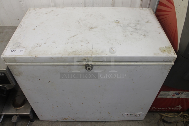 CommercialCool CCF69W Metal Chest Freezer. 115 Volts, 1 Phase. Tested and Working! - Image 1 of 3