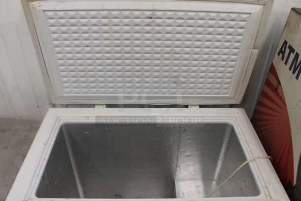 CommercialCool CCF69W Metal Chest Freezer. 115 Volts, 1 Phase. Tested and Working! - Image 2 of 3