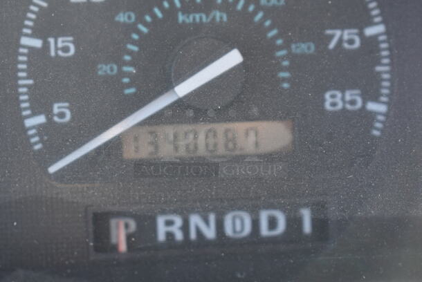 1992 Ford Ecoline E-150 Chateau Club Wagon Multipurpose Passenger Van w/ Hitch and Spare Tire. Odometer Reads 134,008. VIN 1FMEE11N6PHA00518. Title In Hand. Vehicle Runs and Drives But Battery Is Dead So It Will Need To Be Jumped. See Lot 2 For Additional Pictures. - Image 4 of 12