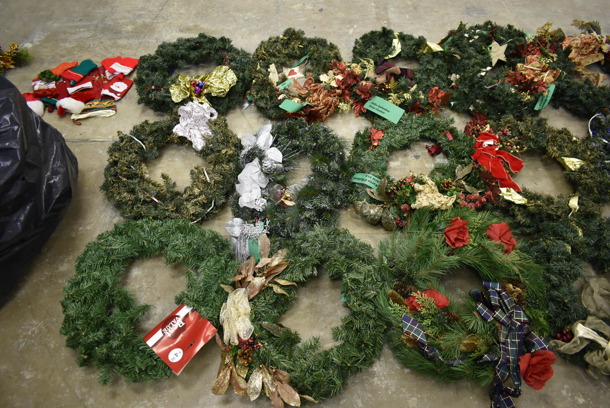 ALL ONE MONEY! Lot of Various Christmas Decorations Including Wreaths. (Main Building) - Image 5 of 6