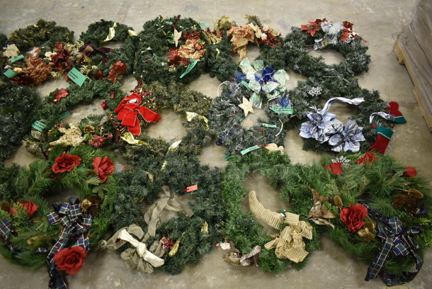 ALL ONE MONEY! Lot of Various Christmas Decorations Including Wreaths. (Main Building) - Image 6 of 6