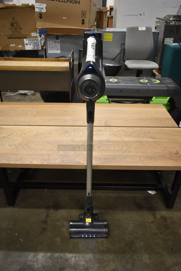 Moosoo XL-618A Vacuum Cleaner.  - Image 1 of 7