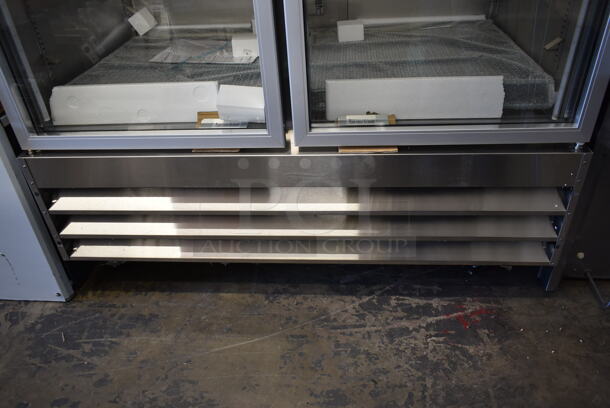 BRAND NEW SCRATCH AND DENT! 2023 KoolMore RIR-2D-GD Stainless Steel Commercial 2 Door Reach In Cooler Merchandiser w/ Poly Coated Racks on Commercial Casters. 115 Volts, 1 Phase. Tested and Working! - Image 4 of 9