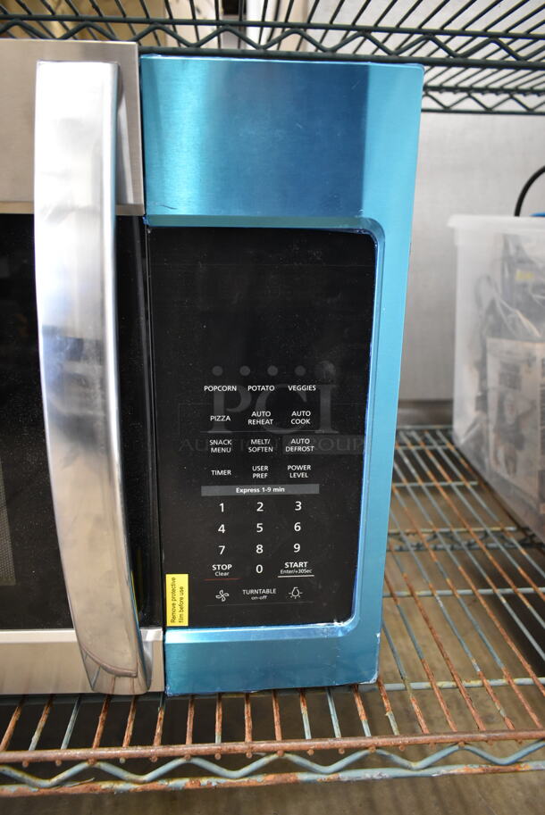 BRAND NEW SCRATCH AND DENT! 2023 KoolMore KM_MOT-2SS Metal Microwave Oven w/ Plate and Metal Rack. 120 Volts, 1 Phase. - Image 2 of 9