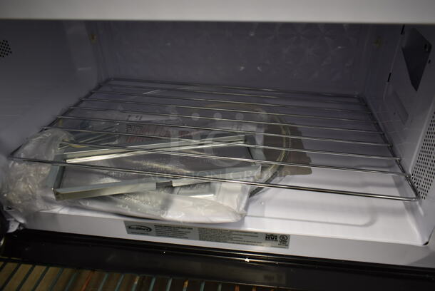 BRAND NEW SCRATCH AND DENT! 2023 KoolMore KM_MOT-2SS Metal Microwave Oven w/ Plate and Metal Rack. 120 Volts, 1 Phase. - Image 5 of 9
