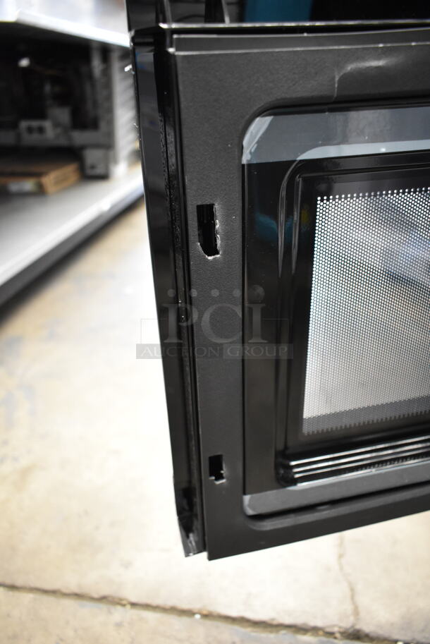 BRAND NEW SCRATCH AND DENT! 2023 KoolMore KM_MOT-2SS Metal Microwave Oven w/ Plate and Metal Rack. 120 Volts, 1 Phase. - Image 6 of 9