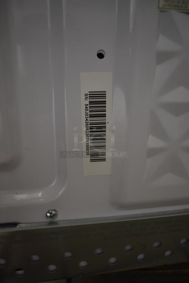BRAND NEW SCRATCH AND DENT! 2023 KoolMore KM_MOT-2SS Metal Microwave Oven w/ Plate and Metal Rack. 120 Volts, 1 Phase. - Image 8 of 9