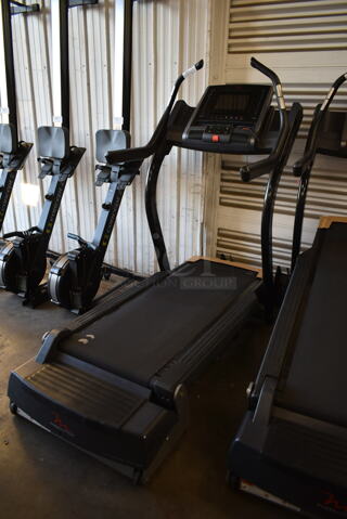 Freemotion FMTK74810.7 i11.9 Incline Trainer Metal Commercial Floor Style Treadmill. 110-120 Volts, 1 Phase. Tested and Working!