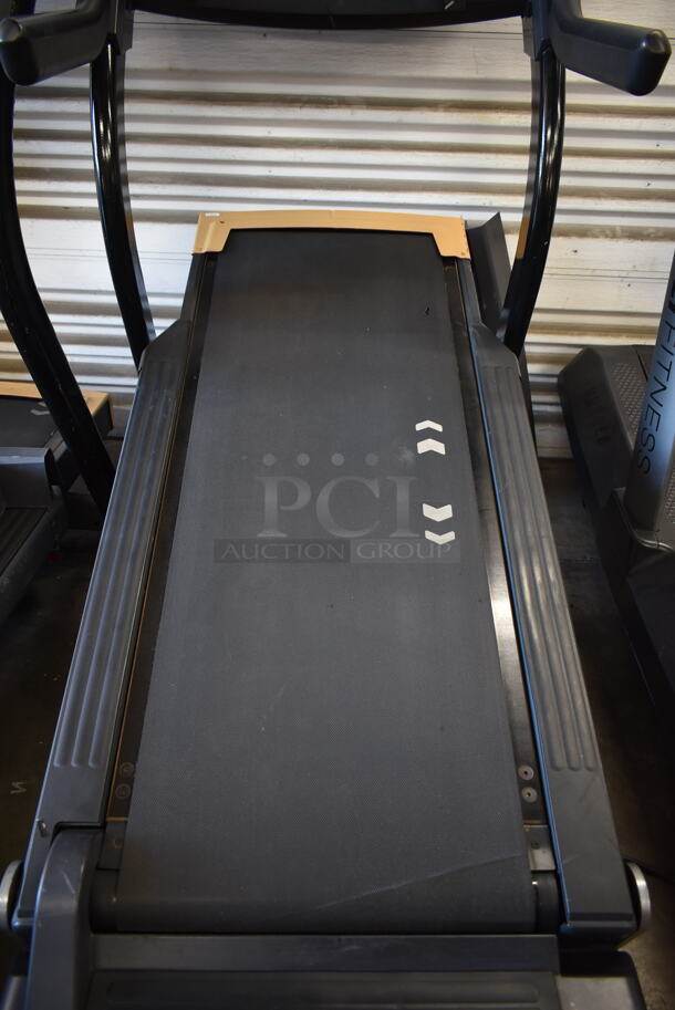 Freemotion FMTK74810.7 i11.9 Incline Trainer Metal Commercial Floor Style Treadmill. 110-120 Volts, 1 Phase. Tested and Powers On But Parts Do Not Move - Image 4 of 12
