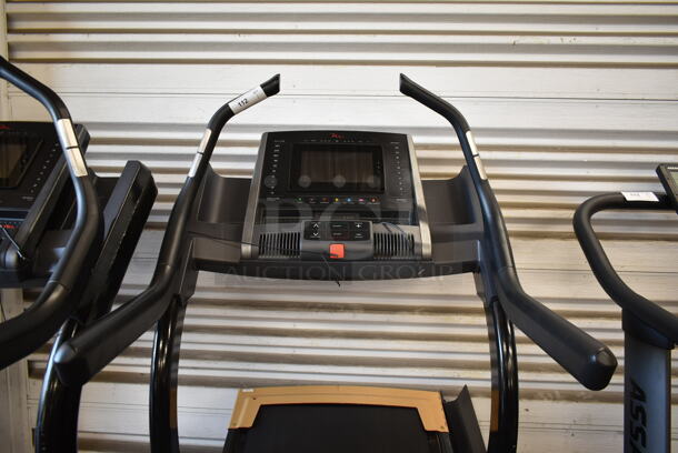 Freemotion FMTK74810.7 i11.9 Incline Trainer Metal Commercial Floor Style Treadmill. 110-120 Volts, 1 Phase. Tested and Powers On But Parts Do Not Move - Image 5 of 12