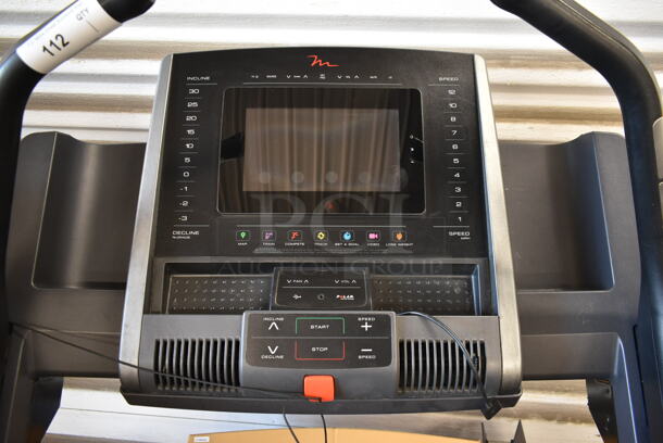 Freemotion FMTK74810.7 i11.9 Incline Trainer Metal Commercial Floor Style Treadmill. 110-120 Volts, 1 Phase. Tested and Powers On But Parts Do Not Move - Image 6 of 12