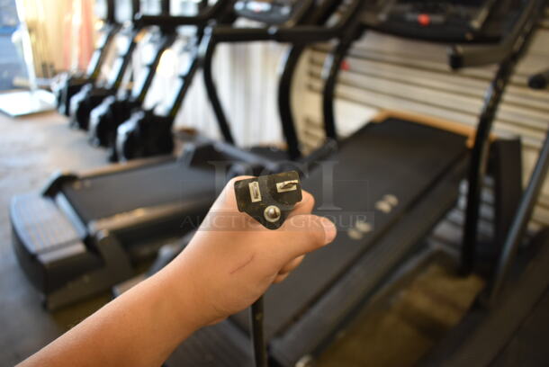 Freemotion FMTK74810.7 i11.9 Incline Trainer Metal Commercial Floor Style Treadmill. 110-120 Volts, 1 Phase. Tested and Powers On But Parts Do Not Move - Image 10 of 12