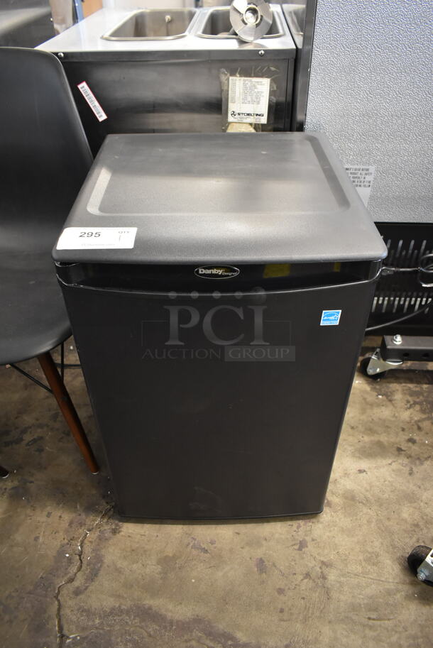 Danby DAR026A1BDD Metal Mini Cooler. 115 Volts, 1 Phase. Tested and Working! - Image 1 of 9