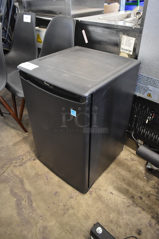 Danby DAR026A1BDD Metal Mini Cooler. 115 Volts, 1 Phase. Tested and Working! - Image 2 of 9