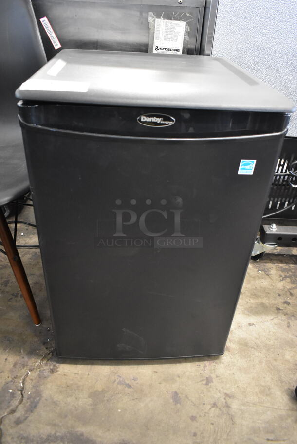 Danby DAR026A1BDD Metal Mini Cooler. 115 Volts, 1 Phase. Tested and Working! - Image 3 of 9