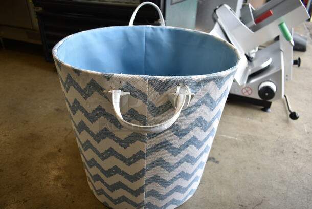 White and Blue Basket w/ Handles. - Image 5 of 5