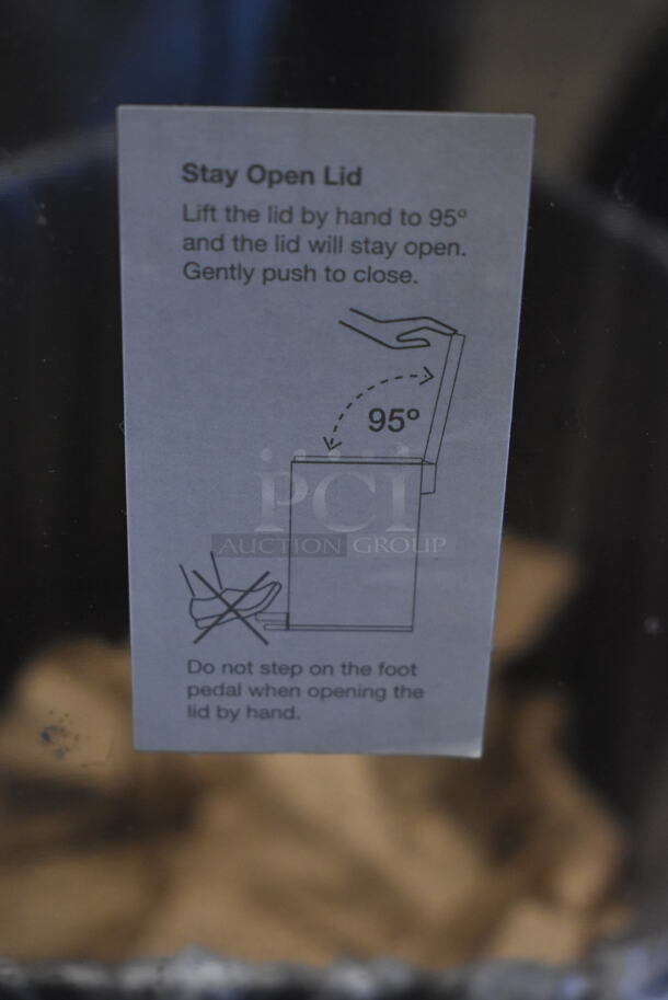 Stainless Steel Trash Can w/ Foot Pedal. - Image 4 of 5