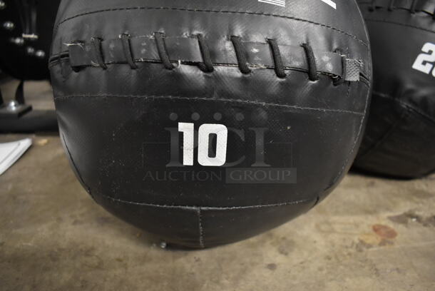 Rogue Black 10 Pound Medicine Ball. - Image 3 of 5