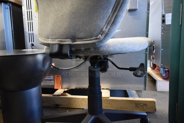 Gray Office Chair on Casters. - Image 7 of 7