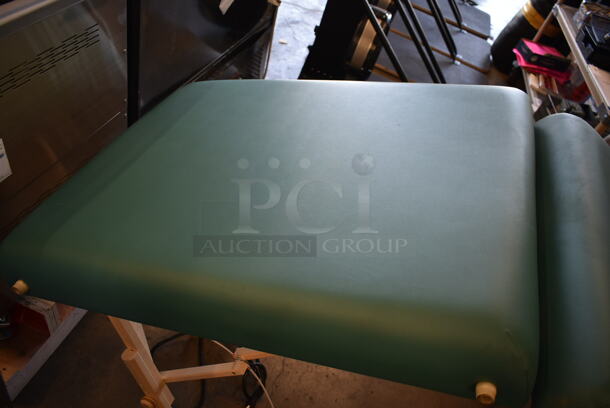 Oakwoods Professional Green Folding Massage Table w/ Case. - Image 6 of 9