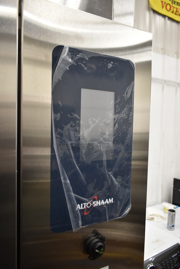 BRAND NEW! 2019 Alto Shaam QC3-100R Stainless Steel Commercial Floor Style Blast Chiller w/ 3 Probes. Comes w/ Remote RivaCold Compressor and Metal Pan Transport Rack. 115/208-230 Volts, 1 Phase. Stock Picture Used as Gallery Picture - Image 4 of 12