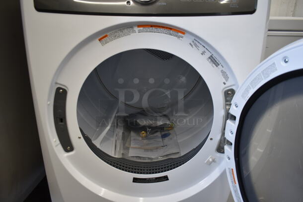 2017 Electrolux EFMG417SIW0 Metal Gas Powered Front Load Dryer.  - Image 5 of 6