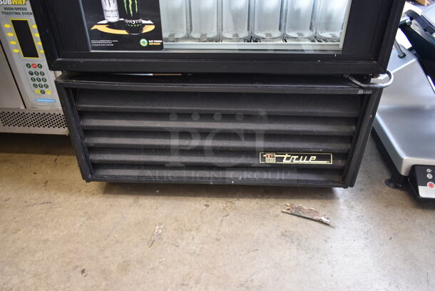 True GEM-26 Metal Commercial Single Door Reach In Cooler Merchandiser w/ Poly Coated Racks and Drink Sliders. 115 Volts, 1 Phase. Tested and Working! - Image 3 of 7