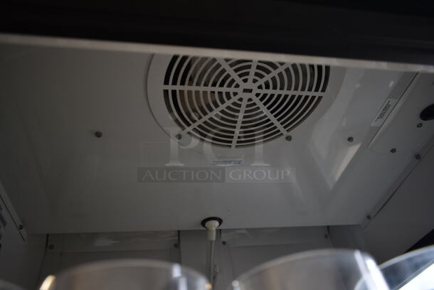 True GEM-26 Metal Commercial Single Door Reach In Cooler Merchandiser w/ Poly Coated Racks and Drink Sliders. 115 Volts, 1 Phase. Tested and Working! - Image 6 of 7