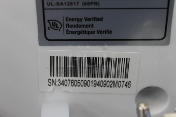BRAND NEW SCRATCH AND DENT! For Living 043-7334-2 30 Pint Energy Star Direct Drain Dehumidifier. 115 Volts, 1 Phase. Tested and Working! - Image 6 of 6