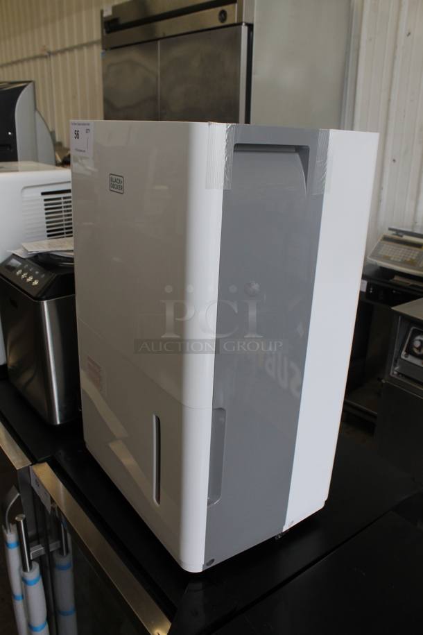BRAND NEW SCRATCH AND DENT! Black & Decker BD50MWSA Metal Portable 50 Pint Dehumidifier. 115 Volts, 1 Phase. Tested and Working! - Image 2 of 5