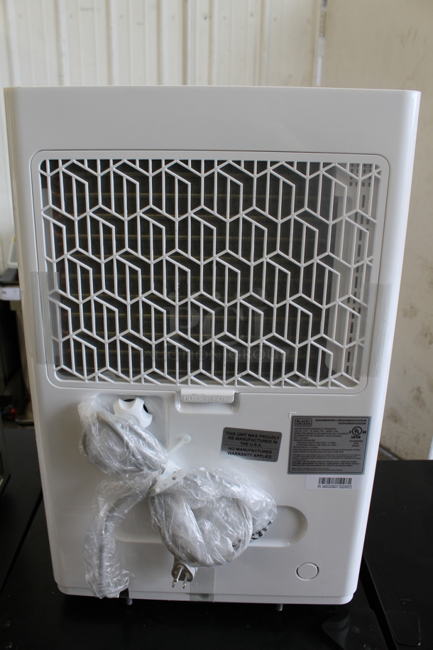 BRAND NEW SCRATCH AND DENT! Black & Decker BD50MWSA Metal Portable 50 Pint Dehumidifier. 115 Volts, 1 Phase. Tested and Working! - Image 3 of 5