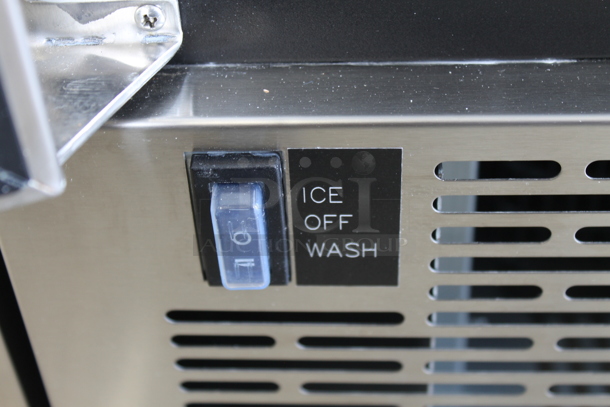 BRAND NEW SCRATCH AND DENT! Whynter UIM-502SS Stainless Steel Commercial Built-in / Freestanding Maker-50lb Capacity Clear Cube Ice Maker. 115 Volts, 1 Phase. Tested and Working!
 - Image 4 of 6