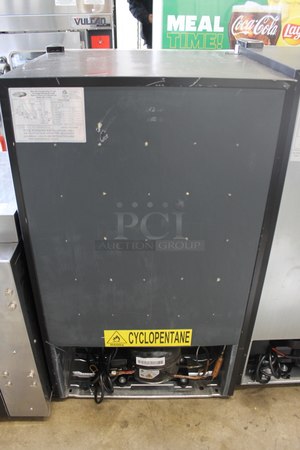 BRAND NEW SCRATCH AND DENT! Whynter BR-1211DS Stainless Steel 121 Can Digital Control Beverage Refrigerator Merchandiser. 115 Volts, 1 Phase. Tested and Working! - Image 4 of 5
