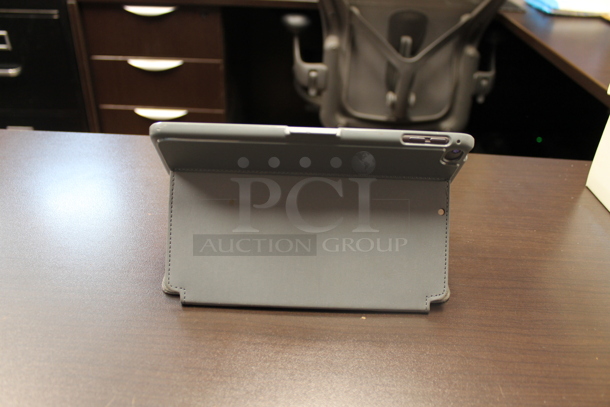 Apple A2133 iPad w/ Case. - Image 4 of 11