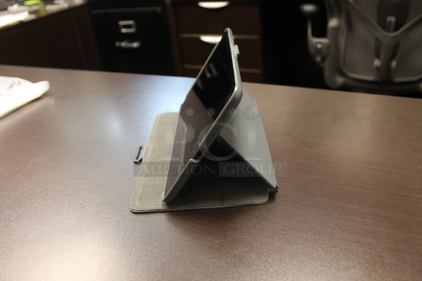 Apple A2133 iPad w/ Case. - Image 6 of 11
