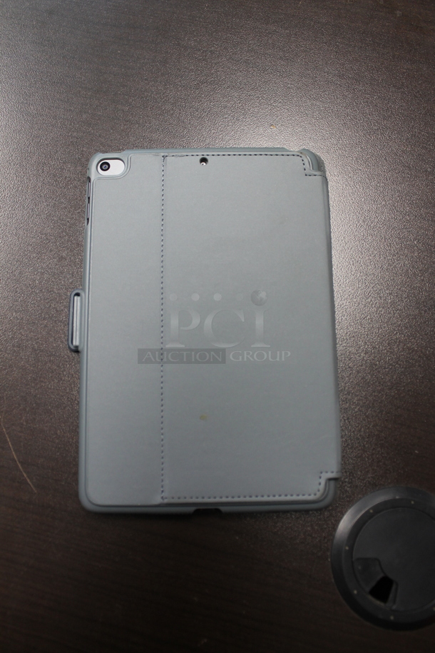 Apple A2133 iPad w/ Case. - Image 8 of 11