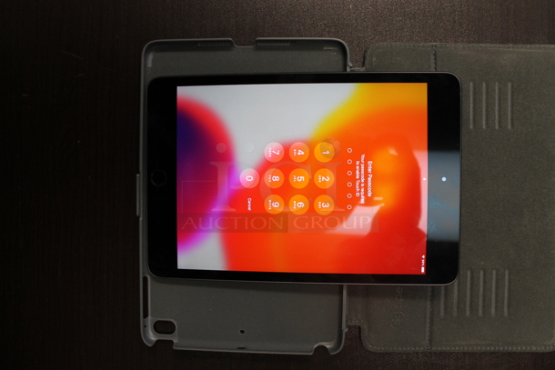 Apple A2133 iPad w/ Case. - Image 9 of 11