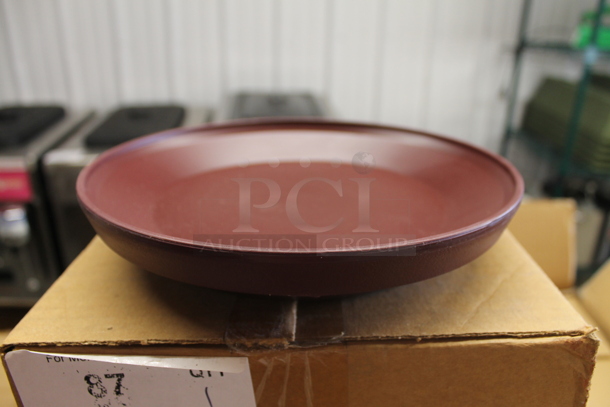 Box of 12 BRAND NEW! Carlisle Dinex Poly Cranberry Insulated Base Platters. - Image 1 of 4
