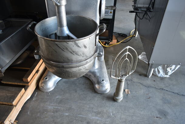 Blakeslee C30 Metal Commercial Floor Style 30 Quart Planetary Dough Mixer w/ Metal Mixing Bowl and 2 Paddle Attachments. 125 Volts, 1 Phase. Tested and Working! - Image 4 of 12