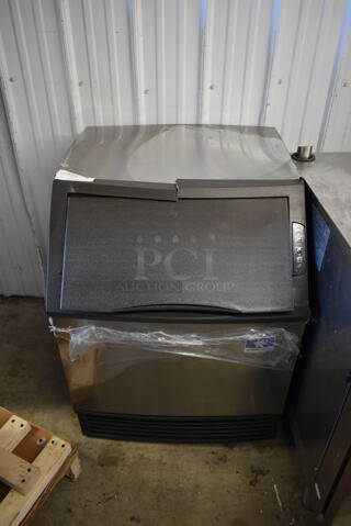 BRAND NEW SCRATCH AND DENT! 2022 Manitowoc UYF0140A-161B Stainless Steel Commercial Self Contained Ice Machine. 115 Volts, 1 Phase. 
