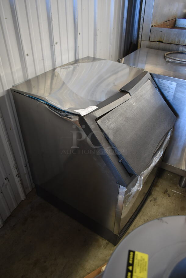 BRAND NEW SCRATCH AND DENT! 2022 Manitowoc UYF0140A-161B Stainless Steel Commercial Self Contained Ice Machine. 115 Volts, 1 Phase.  - Image 2 of 5