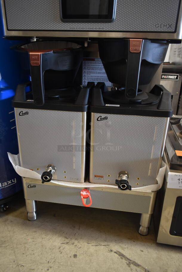 BRAND NEW SCRATCH AND DENT! Curtis G4GEMXTIFT10A1000 Stainless Steel Commercial Countertop Coffee Machine w/ Hot Water Dispenser, 2 Satellite Servers and 2 Poly Brew Baskets. 220 Volts, 1 Phase. - Image 4 of 7