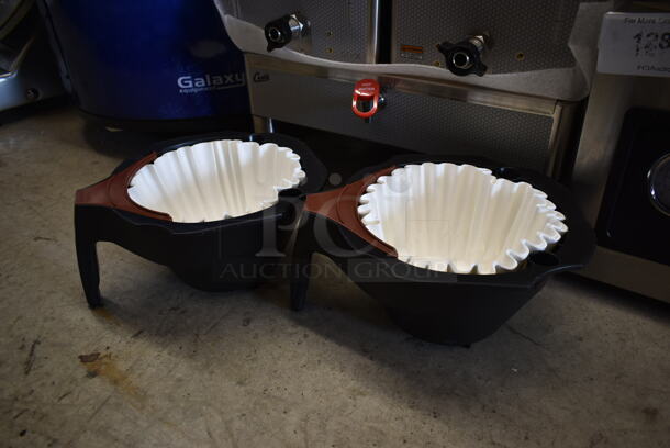 BRAND NEW SCRATCH AND DENT! Curtis G4GEMXTIFT10A1000 Stainless Steel Commercial Countertop Coffee Machine w/ Hot Water Dispenser, 2 Satellite Servers and 2 Poly Brew Baskets. 220 Volts, 1 Phase. - Image 5 of 7