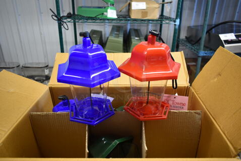 Box of 6 BRAND NEW! Ol' Towne Bird Feeders