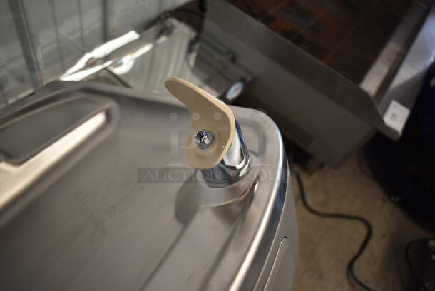 BRAND NEW SCRATCH AND DENT! Elkay Metal Wall Mount Water Fountain w/ Bottle Filler. 115 Volts, 1 Phase. - Image 6 of 9