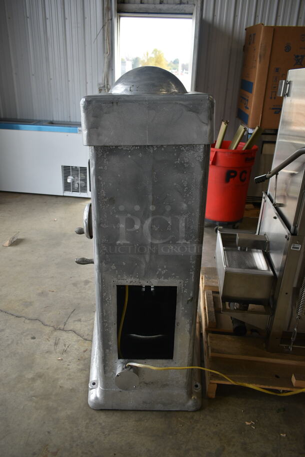 Blakeslee C30 Metal Commercial Floor Style 30 Quart Planetary Dough Mixer w/ Metal Mixing Bowl and 2 Paddle Attachments. 125 Volts, 1 Phase. Tested and Working! - Image 9 of 12